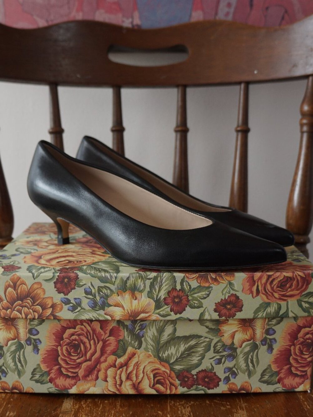 Stuart Weitzman Black Pointed Toe Kitten Heels Leather 6.5